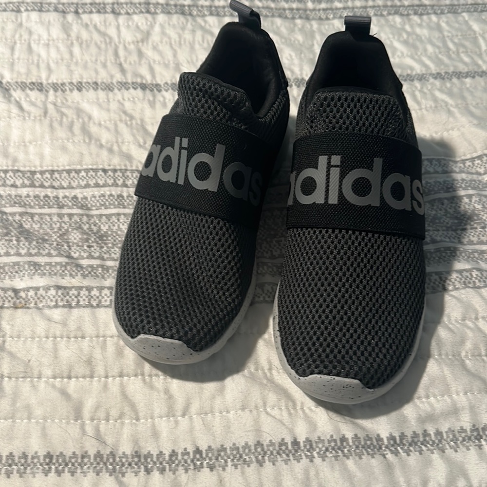 Boys, Adidas Cloudform, Size 3Y